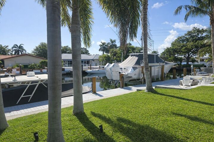 Property Photo:  3910 NE 26th Avenue  FL 33064 