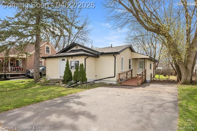 Property Photo:  977 Boston Avenue  MI 48328 