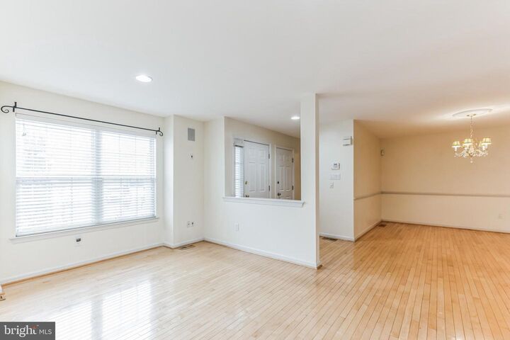 Property Photo:  4 Hogan Way  NJ 08057 