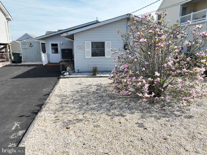 Property Photo:  28 W Hudson Drive  NJ 08087 