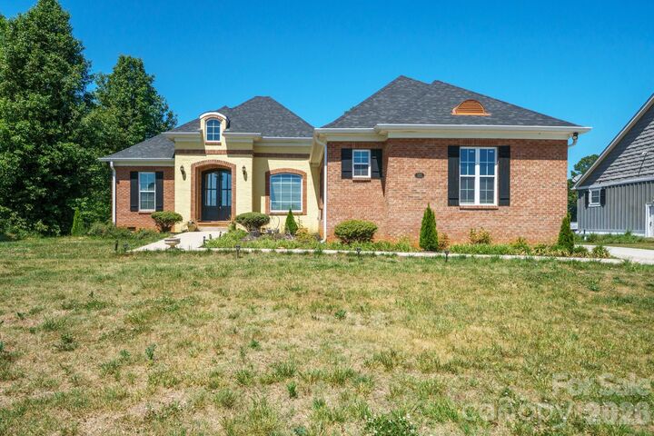 Property Photo:  101 Long Meadows Drive  NC 28086 