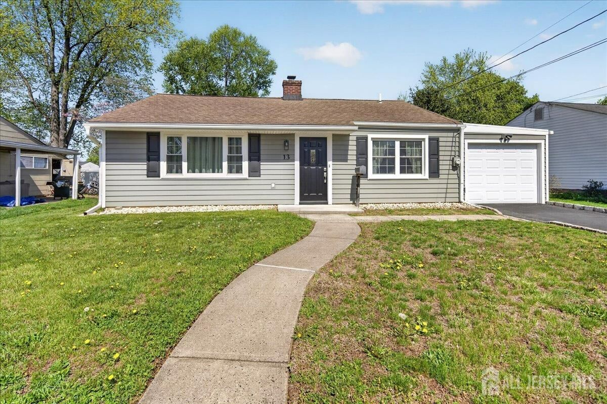 Property Photo:  13 Comstock Road  NJ 08817 