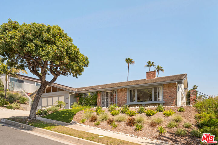Property Photo:  2160 Winona Blvd  CA 90027 
