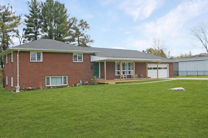 Property Photo:  541 School St  PA 15857 