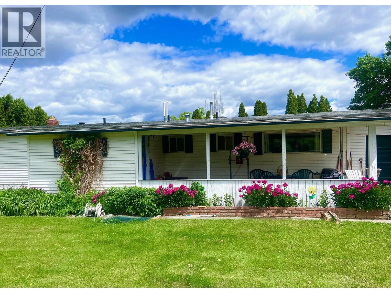 Property Photo: 6288 Meadowland Crescent North BC V2C 5C2