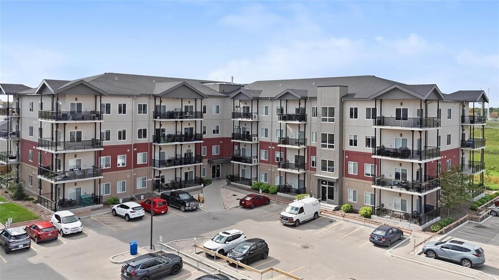 Property Photo:  60 Philip Lee Drive  MB R3W 0R2 