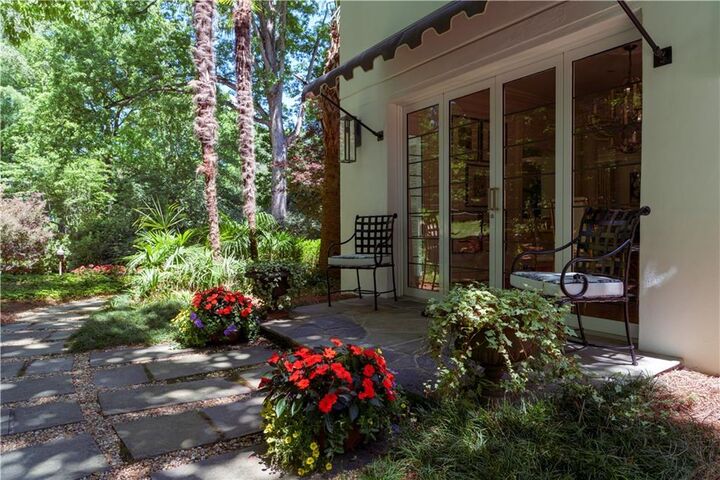 Property Photo:  1020 W Wesley Road  GA 30327 