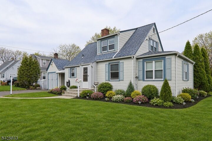 Property Photo:  2 Mohawk Dr  NJ 07016 