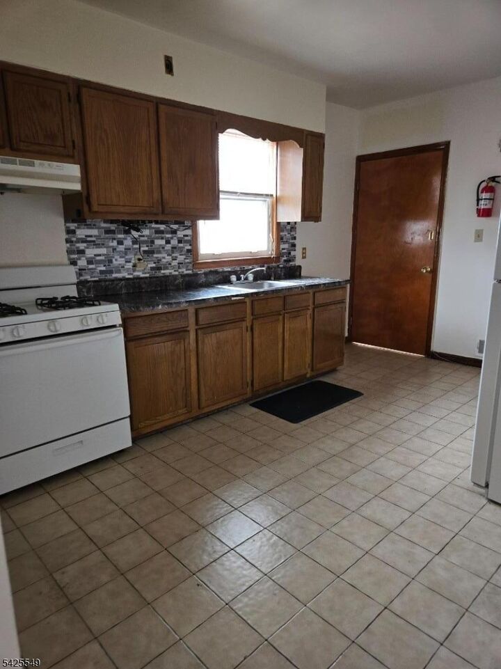 Property Photo:  1081 Stuyvesant Ave  NJ 07083 