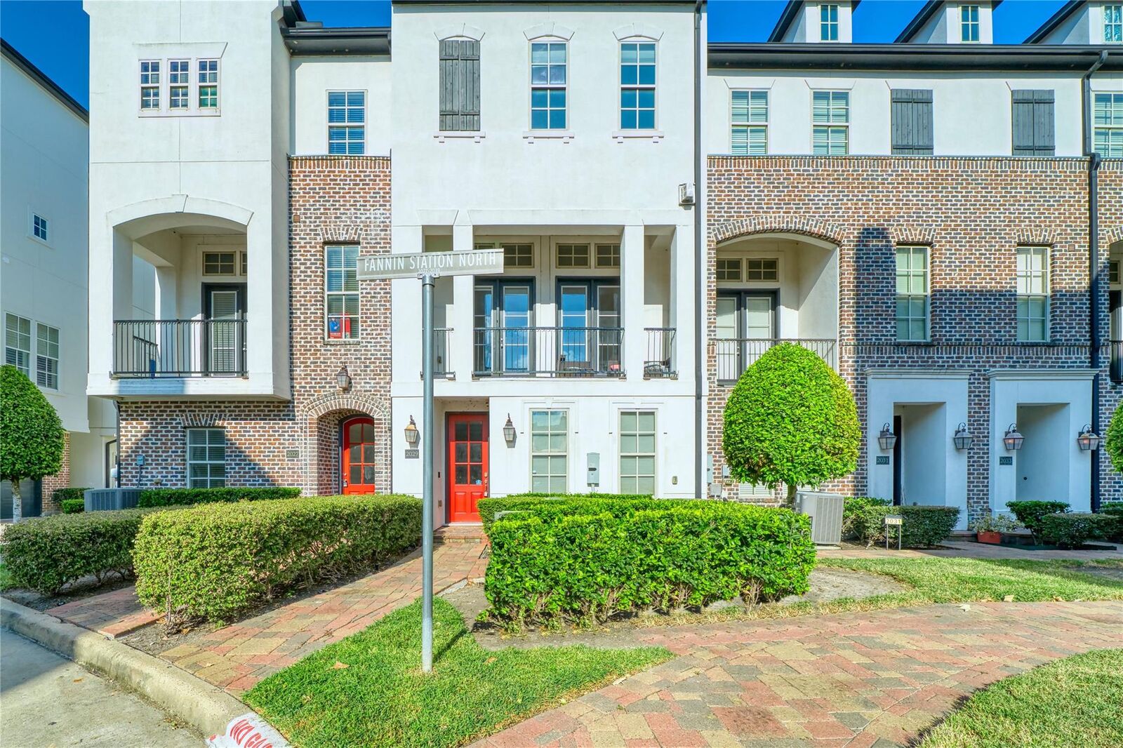 Property Photo: 2029 Fannin Station N TX 77045