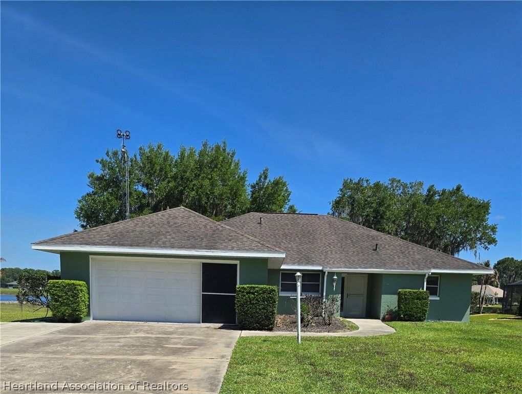 Property Photo:  6228 Aquavista Drive  FL 33876 