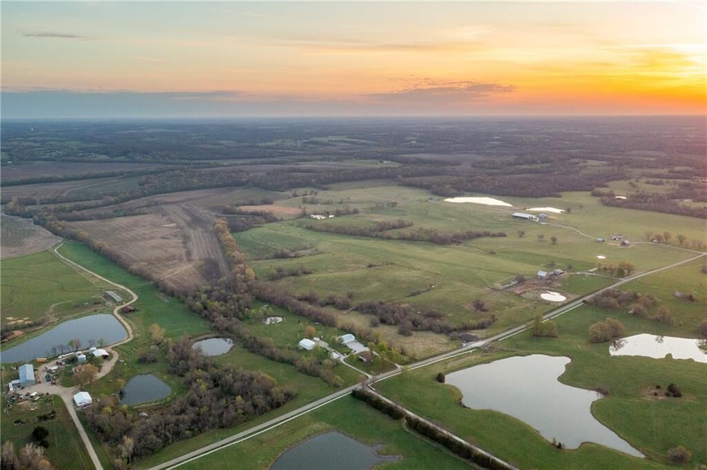 Property Photo:  221 200th Road  MO 64093 