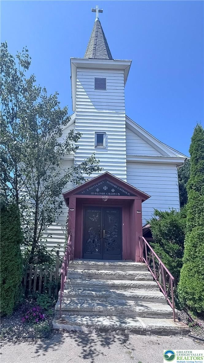 Property Photo:  608 McKinley  PA 18201 