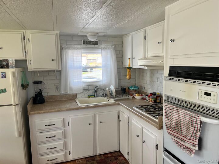 Property Photo:  406 4th Avenue  NY 10941 