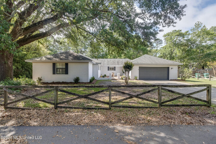 Property Photo:  7 Keyser Lane  MS 39507 