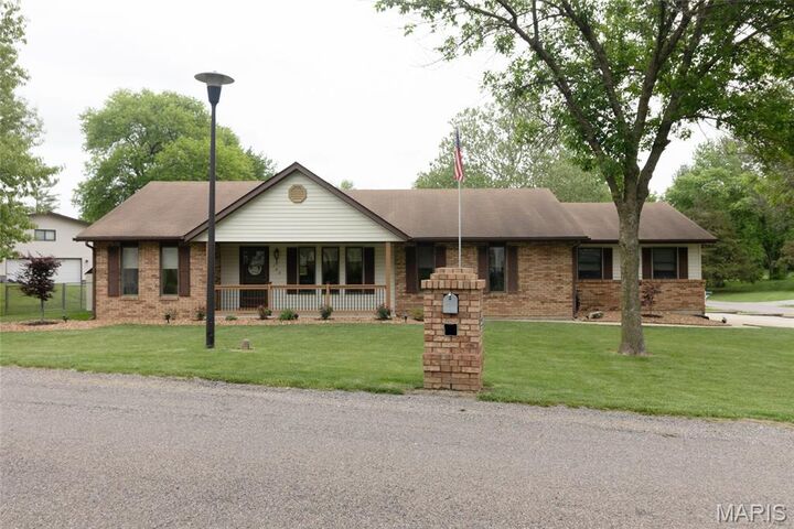 Property Photo: 708 Riviera Circle IL 62025