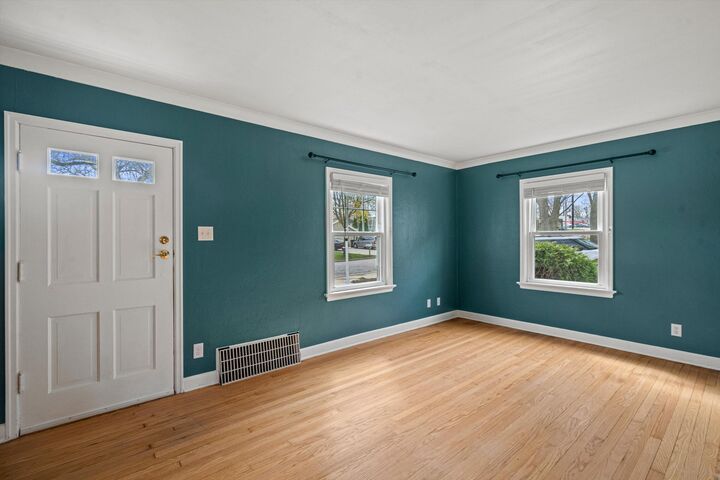 Property Photo:  527 N 114th St  WI 53226 