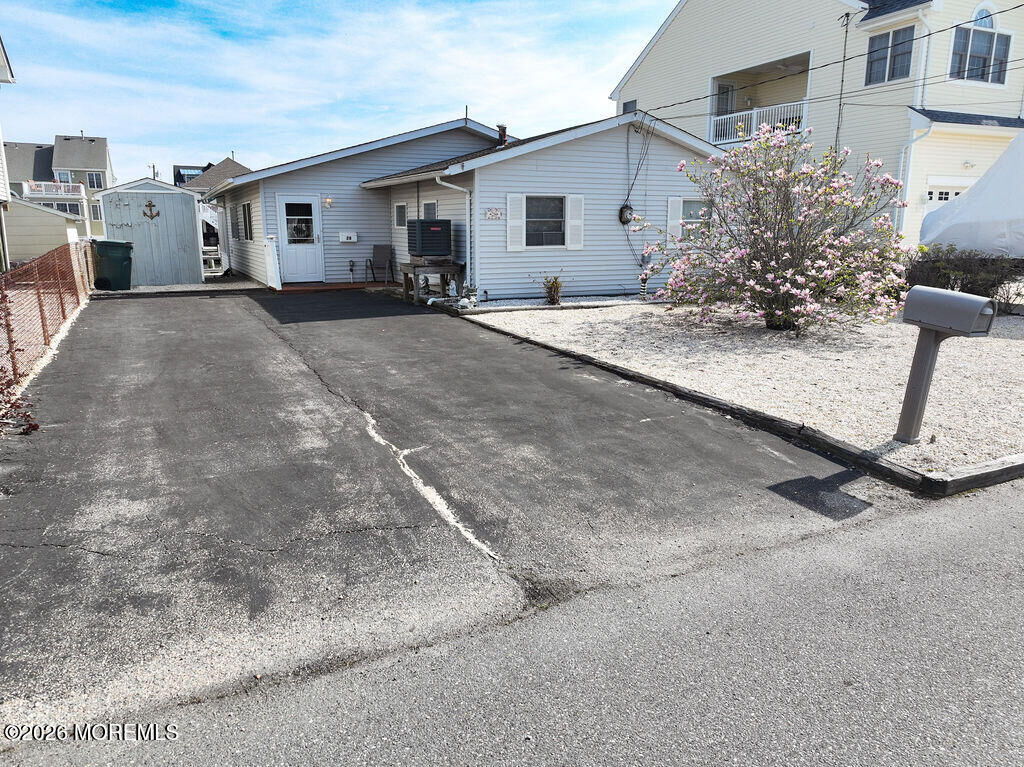 Property Photo:  28 W Hudson Drive  NJ 08087 