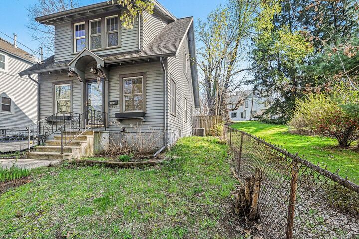 Property Photo:  1516 Charles Avenue  MI 49048 