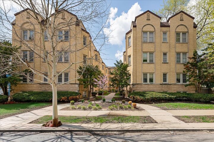 Property Photo:  417 Wisconsin Avenue Gn  IL 60302 