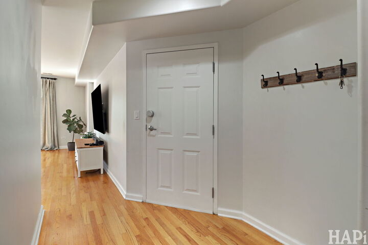 Property Photo:  4716 W Addison Street 2E  IL 60641 