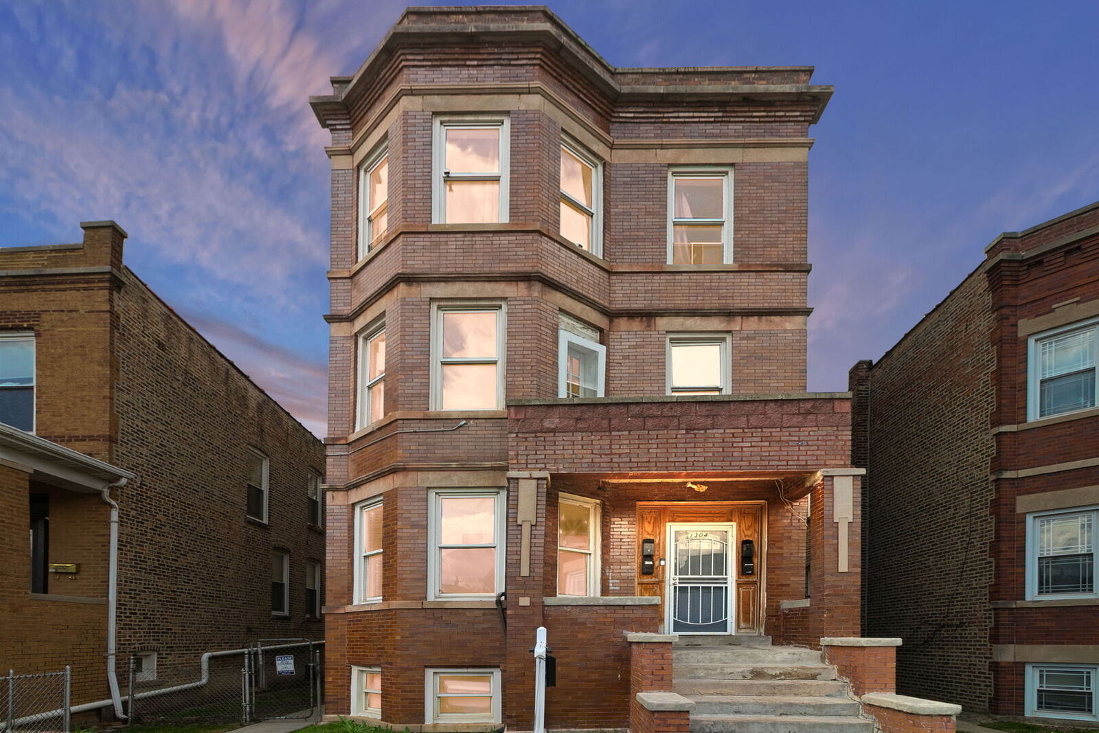 Property Photo:  
