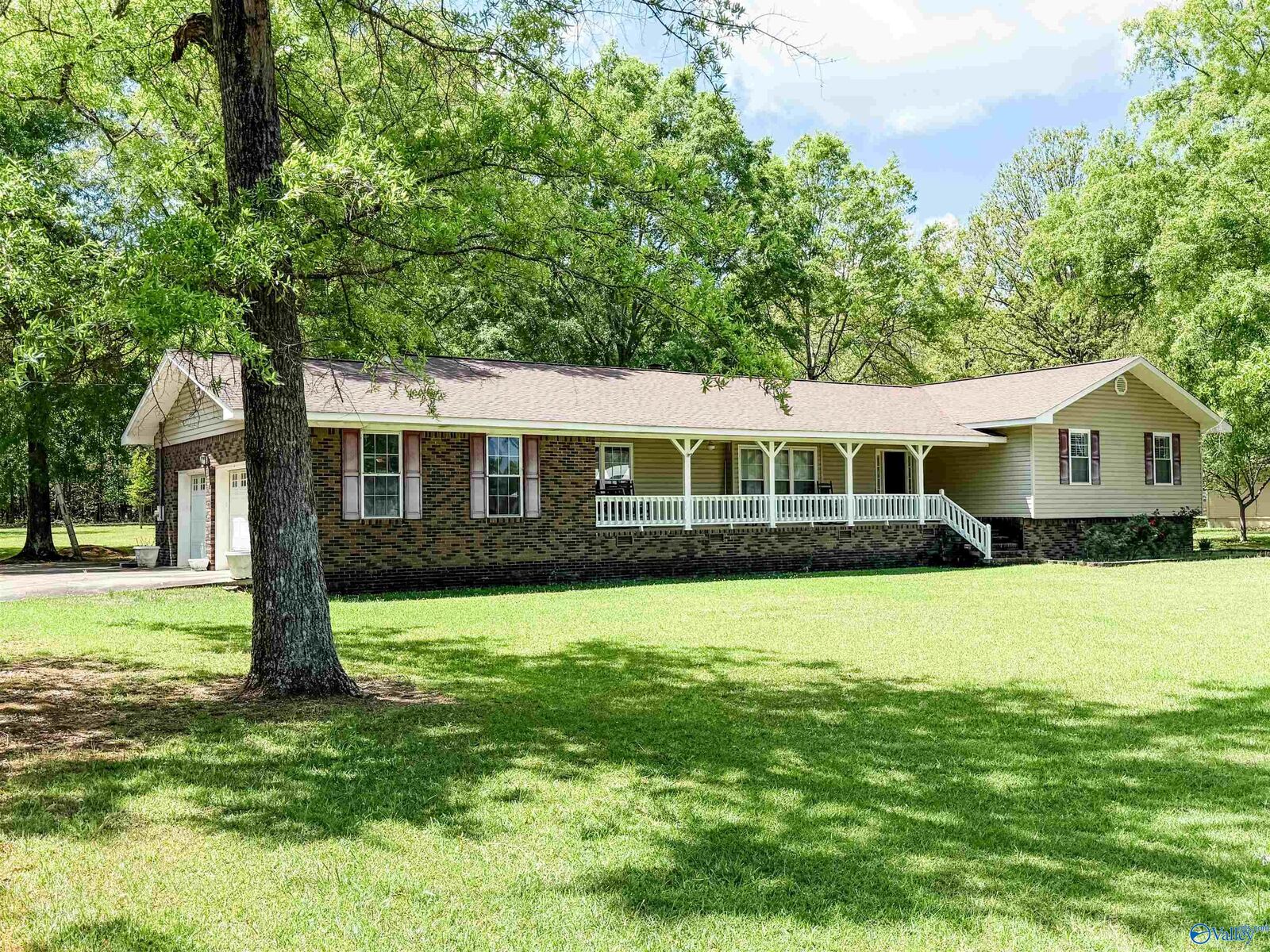 Property Photo:  520 Diversey Street  AL 35906 