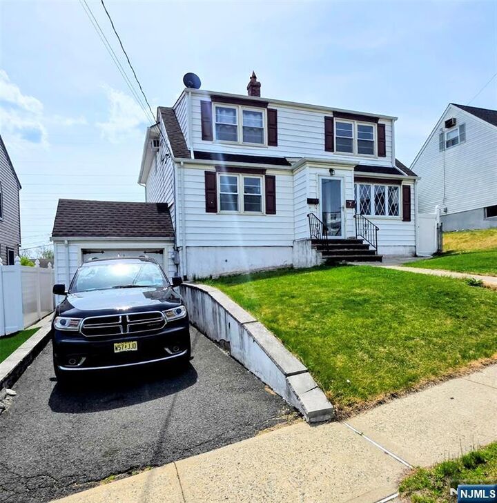 Property Photo:  7 Barnard Place  NJ 07031 