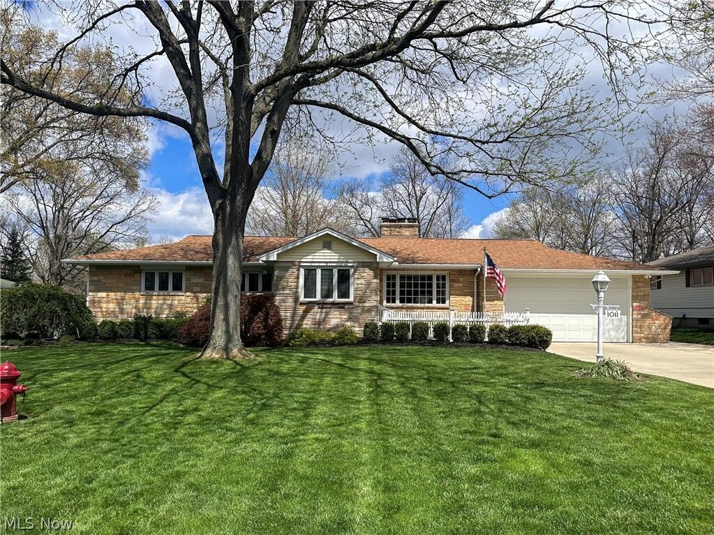 Property Photo: 1011 Park Circle OH 44420