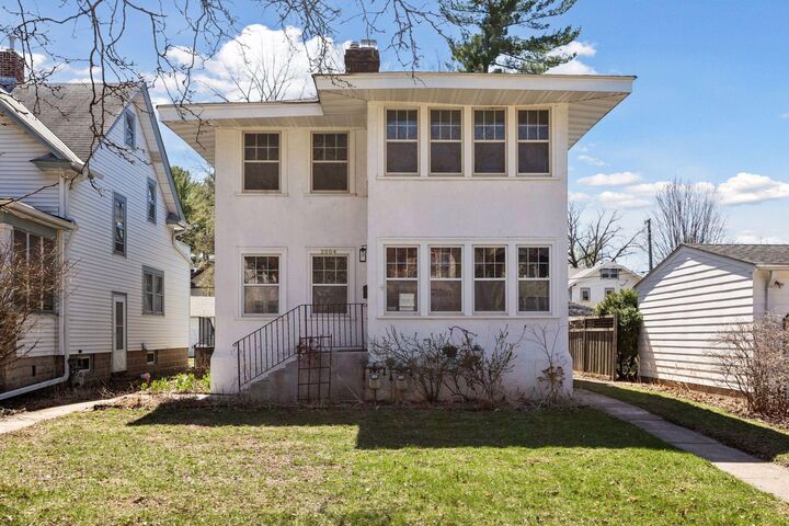 Property Photo:  2004 Ashland Avenue  MN 55104 