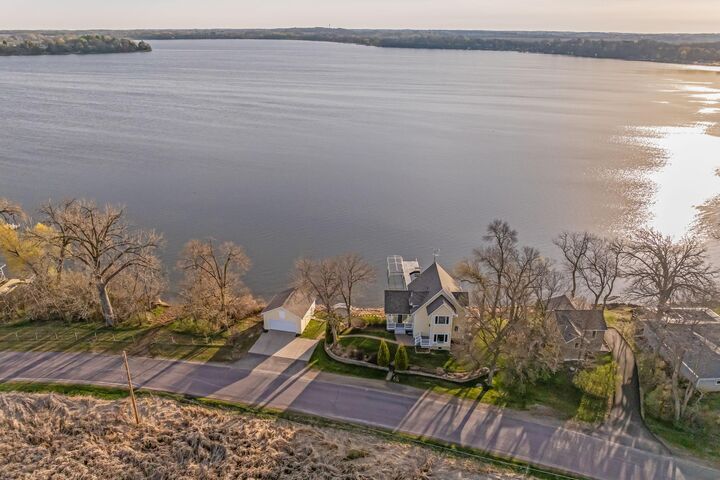 Property Photo:  3710 Sioux Lane  MN 56063 