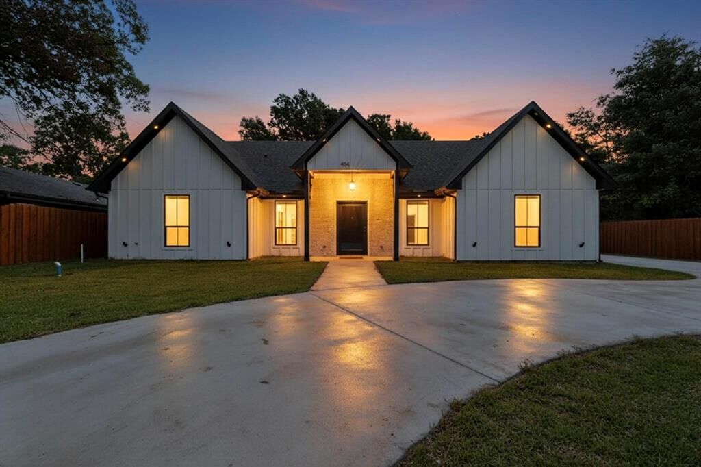 Property Photo:  404 Luzon Street  TX 75143 