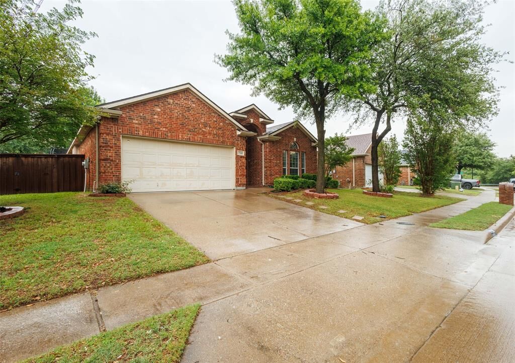 Property Photo:  7048 Summit Parc Drive  TX 75249 