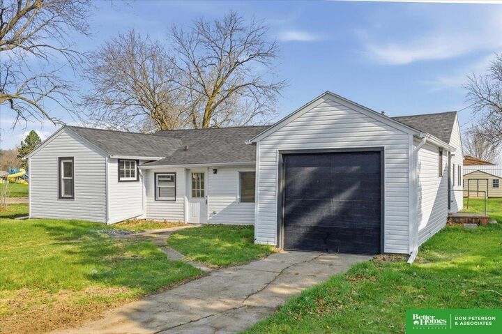 Property Photo:  922 P Street  NE 68061 