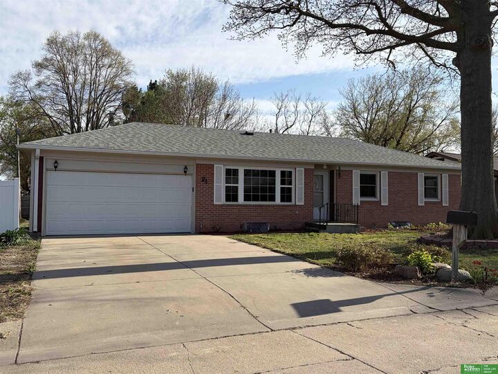 Property Photo:  21 Arbor Court  NE 68467 