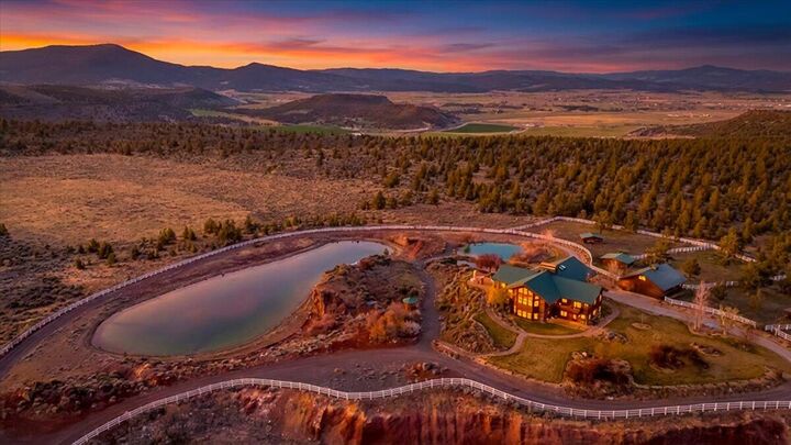 Property Photo:  1299 NW McDaniel Road  OR 97753 