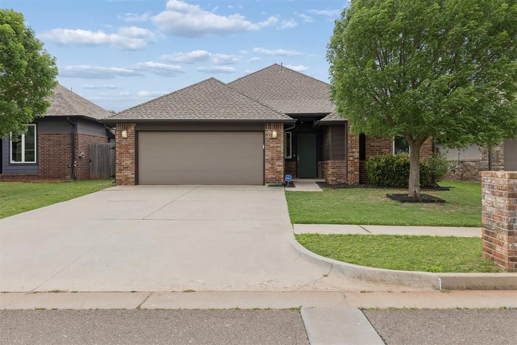 Property Photo:  17605 Black Hawk Drive  OK 73012 