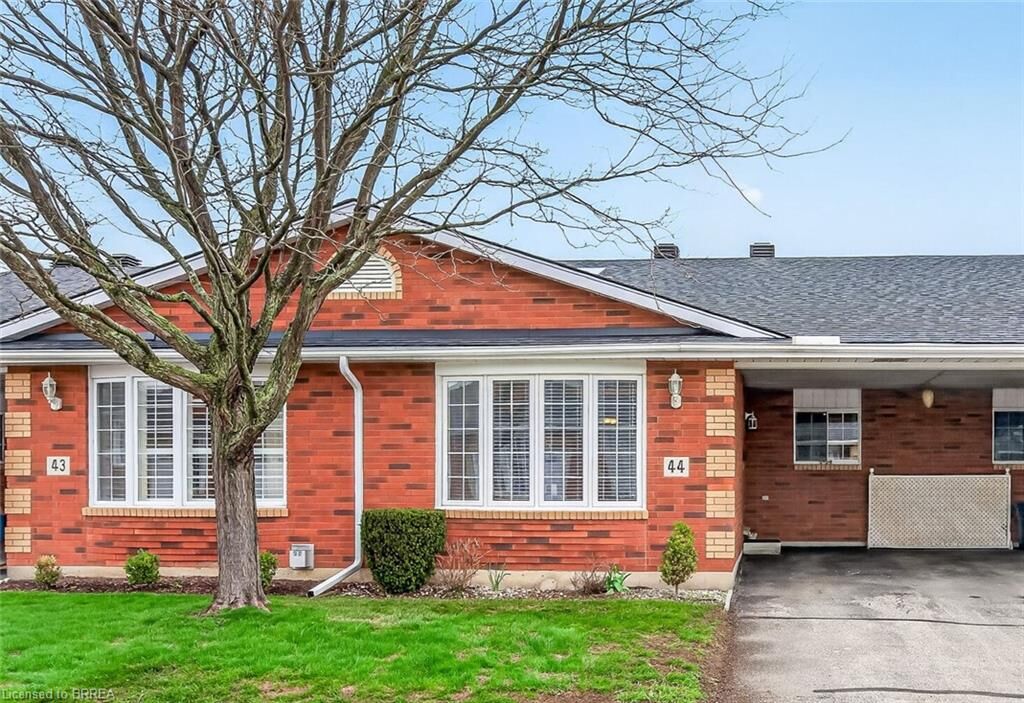 Property Photo:  570 West Street 44  ON N3R 7Y7 