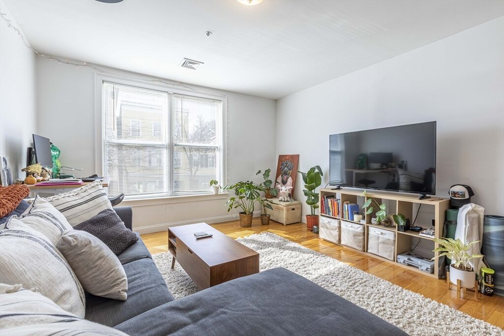 Property Photo:  535 Cambridge St 2  MA 02141 