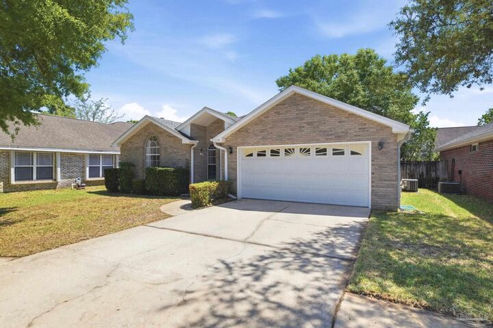Property Photo:  2196 Topaz Ct  FL 32547 