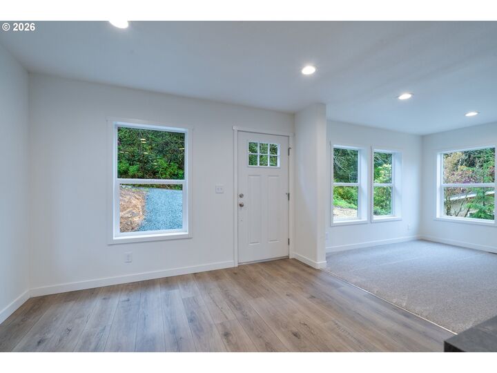 Property Photo:  1530 4th St  OR 97147 