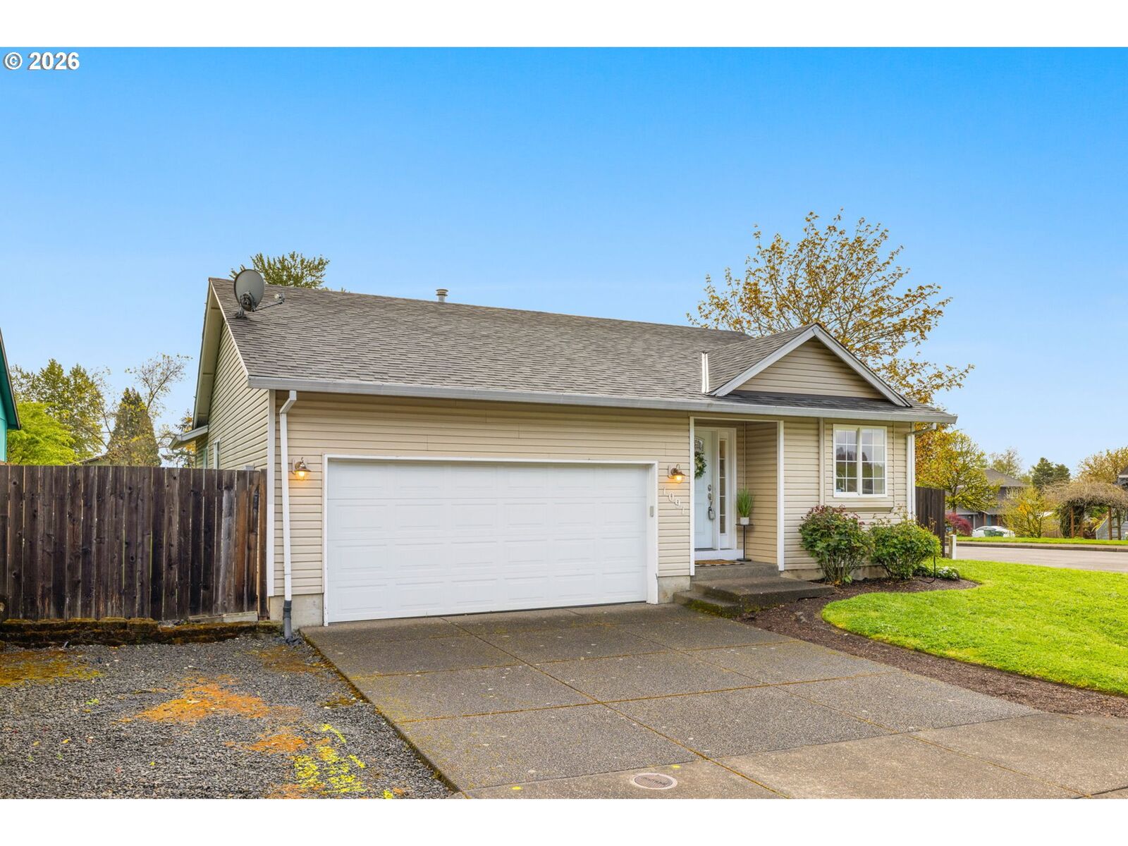 Property Photo: 1091 SW Falcon Crest Dr OR 97115