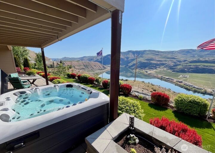 Property Photo:  525  Columbia View Road  WA 98816 