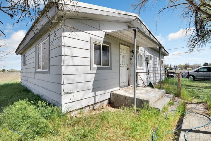 Property Photo:  9550  Maple Drive NE  WA 98837 