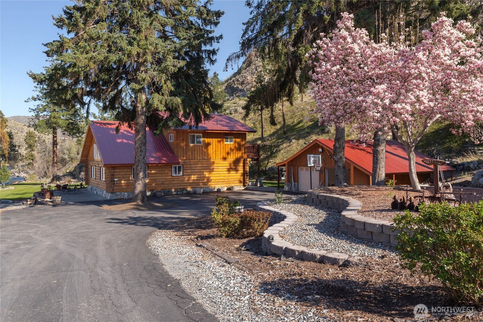 Property Photo: 540 Highway 153 WA 98846