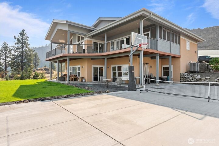 Property Photo:  25725  Lincoln Hill Pl E  WA 99147 