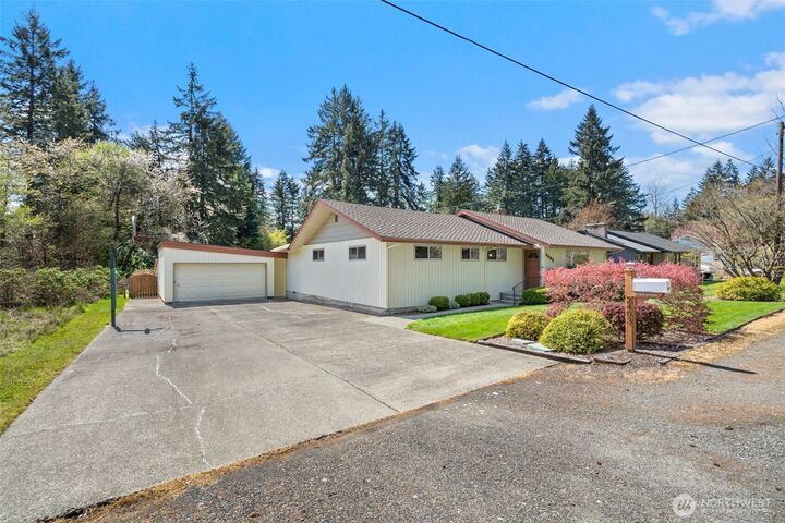 Property Photo:  2403  Elliott Avenue NW  WA 98502 