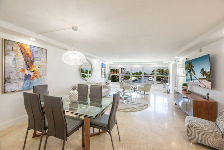 Property Photo: 3121 NE 51st Street 305E FL 33308