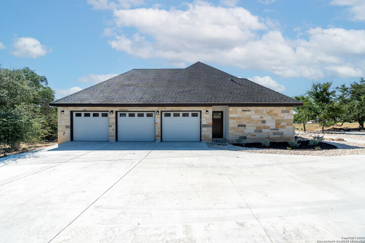 Property Photo:  1416 Corkscrew Ct  TX 78132 