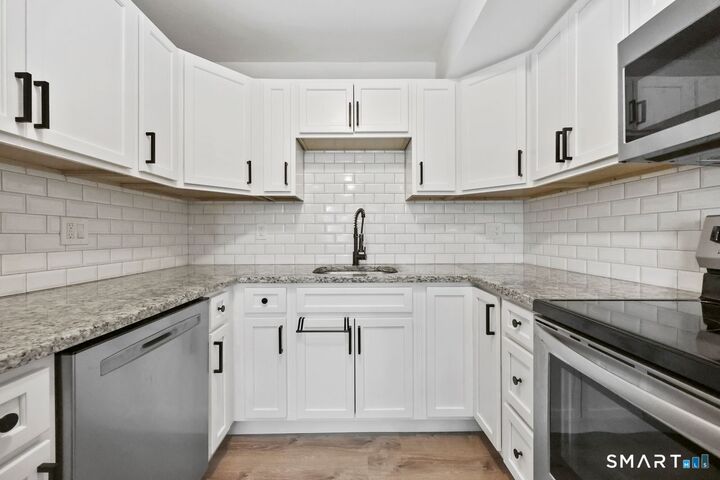 Property Photo:  5 Van Zant Street 1  CT 06855 